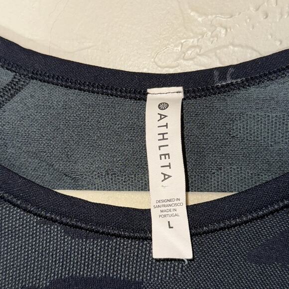 Athleta long sleeve seamless camo print thumb hole top - Picture 4 of 6